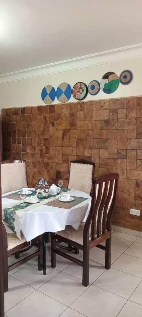 The Abode Apartments Lake View & Breakfast Suite Near Beach Entebbe Esterno foto