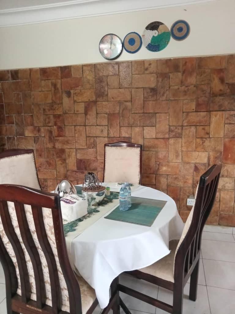 The Abode Apartments Lake View & Breakfast Suite Near Beach Entebbe Esterno foto