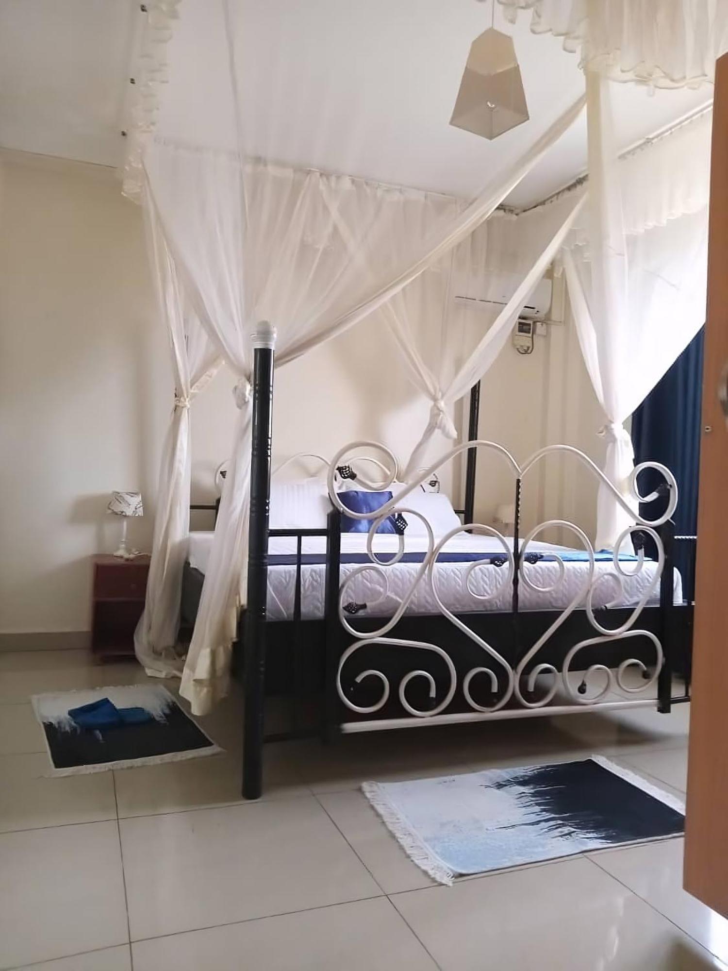The Abode Apartments Lake View & Breakfast Suite Near Beach Entebbe Esterno foto